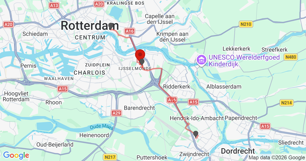 Kaart van het incident in Rotterdam met de aanrijroutes van de gealarmeerde eenheden