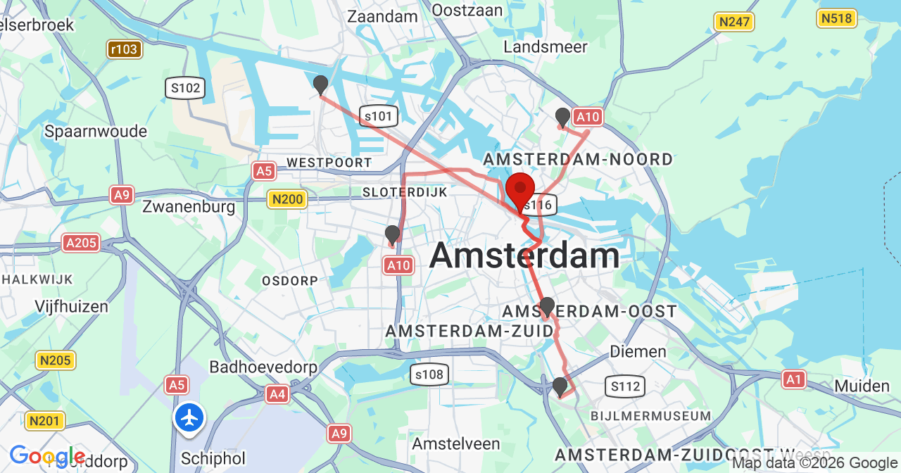 Kaart van het incident in Amsterdam met de aanrijroutes van de gealarmeerde eenheden
