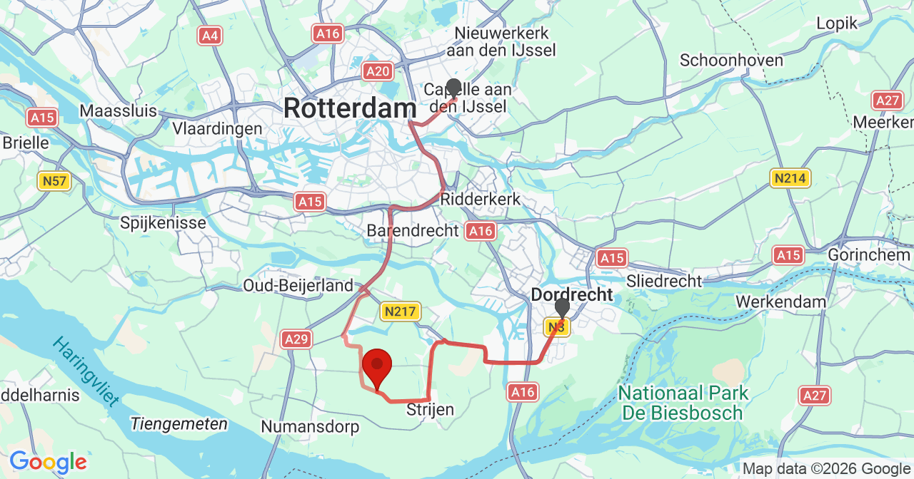 Kaart van het incident in Strijen met de aanrijroutes van de gealarmeerde eenheden
