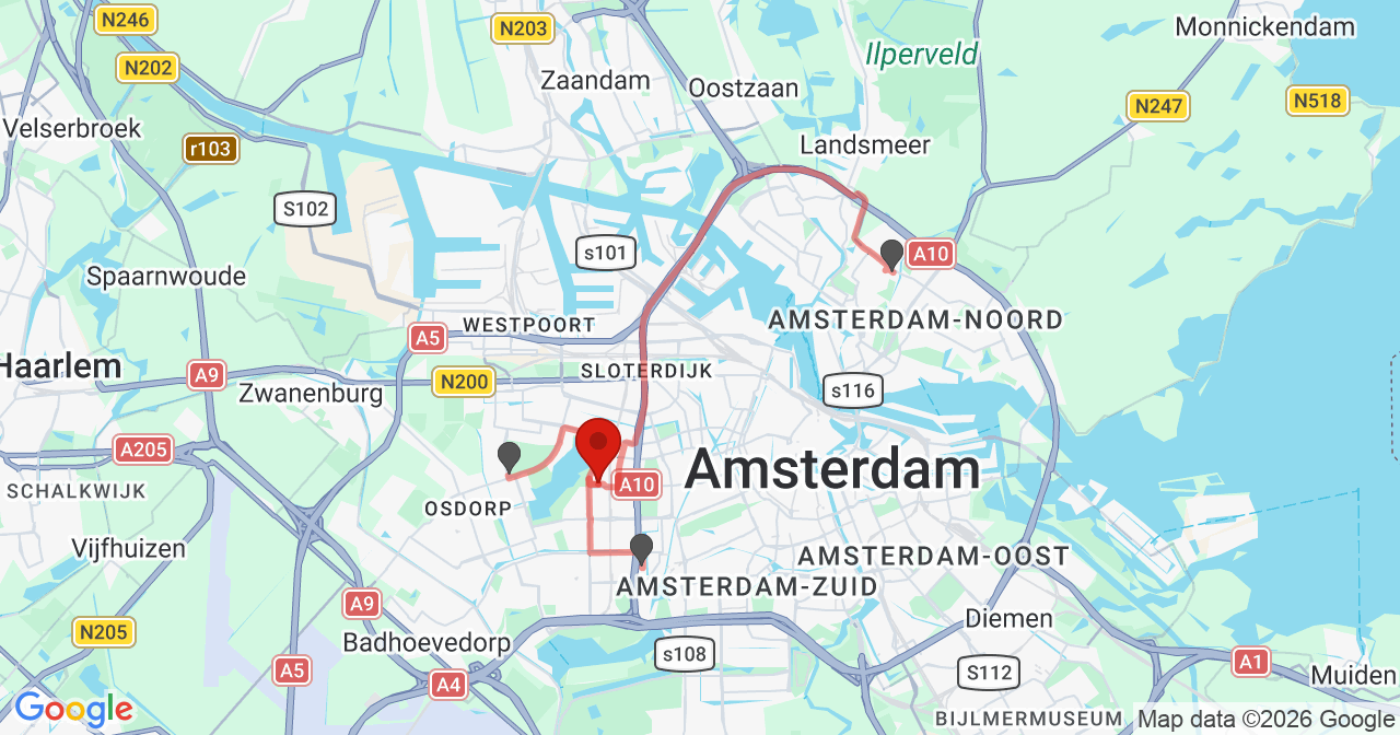 Kaart van het incident in Amsterdam met de aanrijroutes van de gealarmeerde eenheden