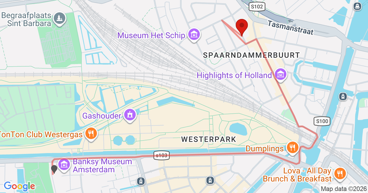 Kaart van het incident in Amsterdam met de aanrijroutes van de gealarmeerde eenheden