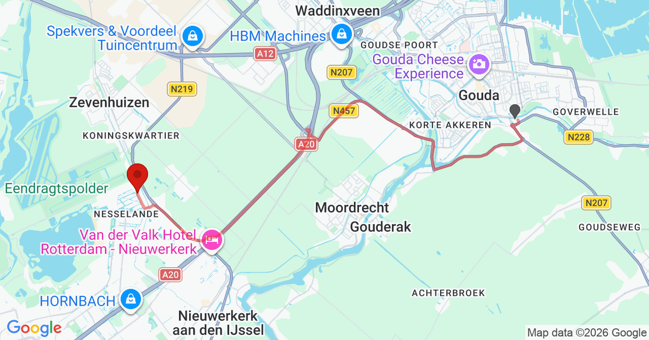 Kaart van het incident in Rotterdam met de aanrijroutes van de gealarmeerde eenheden