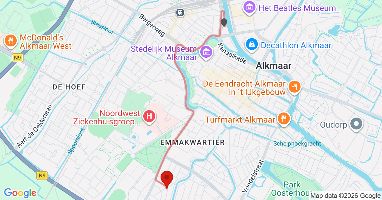Kaart van het incident in Alkmaar met de aanrijroutes van de gealarmeerde eenheden