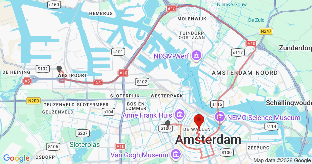 Kaart van het incident in Amsterdam met de aanrijroutes van de gealarmeerde eenheden