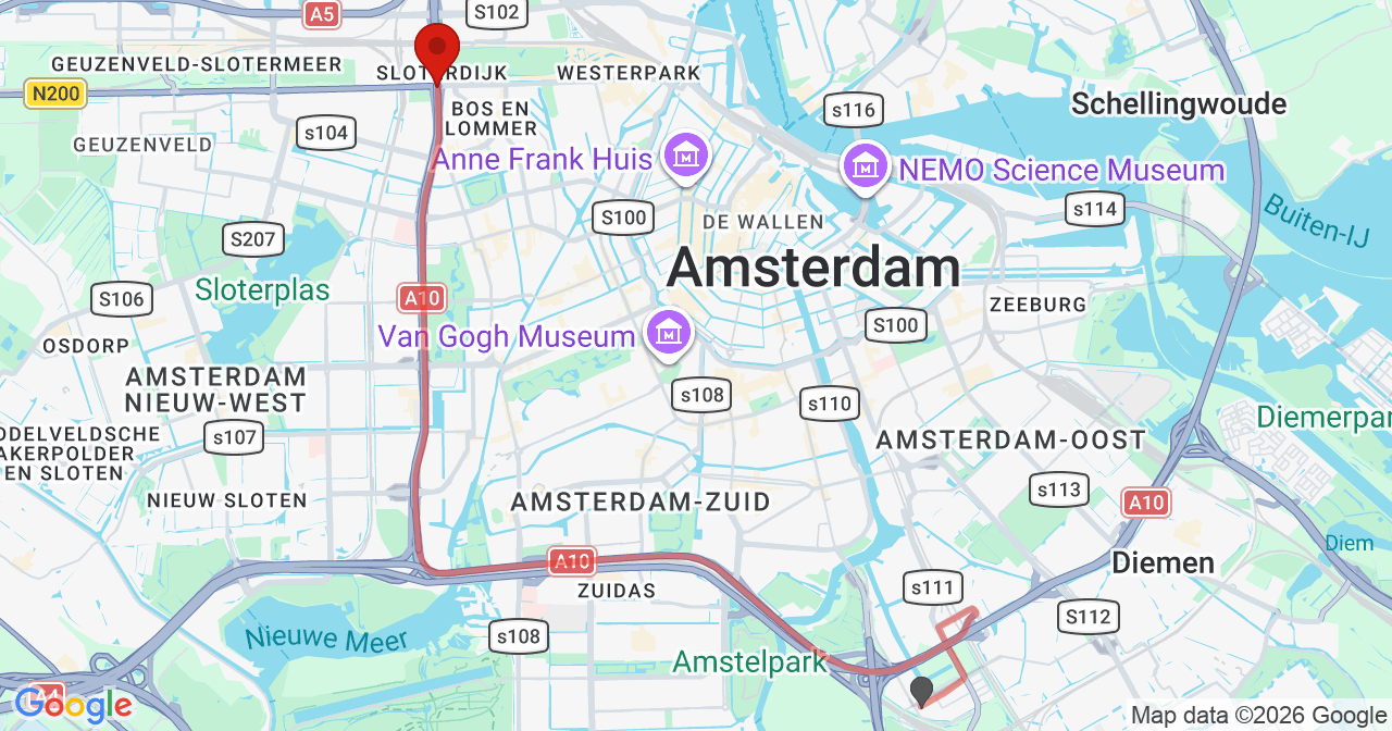 Kaart van het incident in Amsterdam met de aanrijroutes van de gealarmeerde eenheden