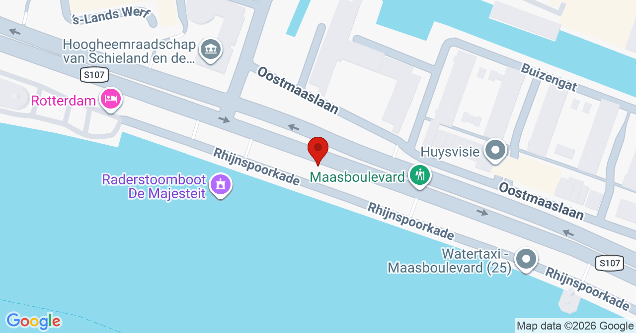 Kaart van het incident in Rotterdam met de aanrijroutes van de gealarmeerde eenheden
