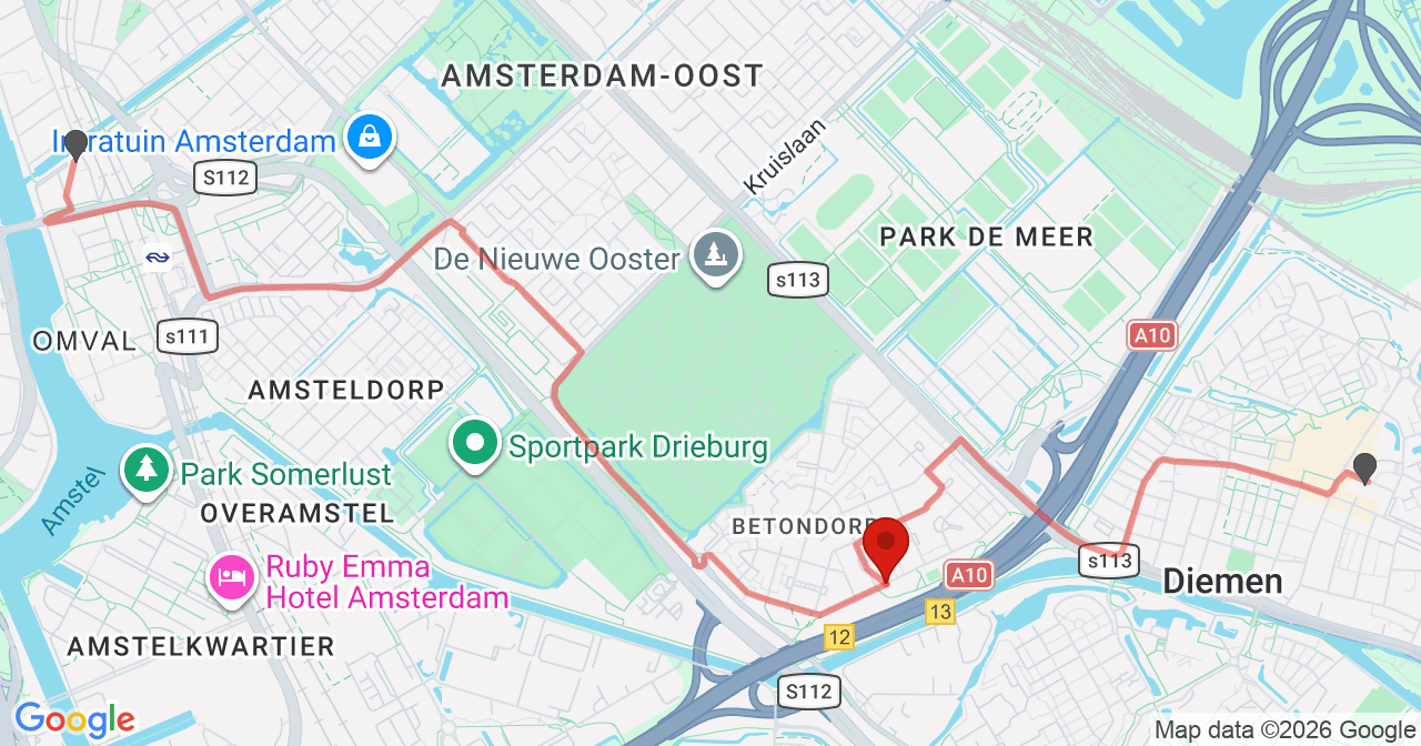 Kaart van het incident in Amsterdam met de aanrijroutes van de gealarmeerde eenheden