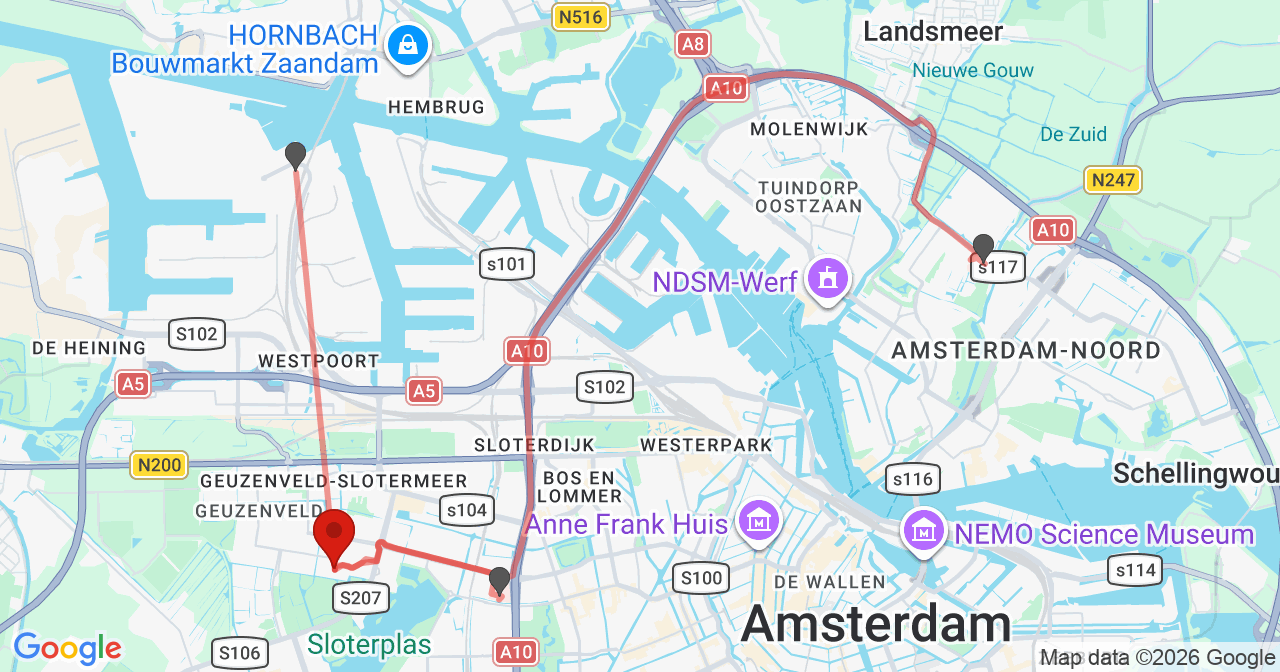 Kaart van het incident in Amsterdam met de aanrijroutes van de gealarmeerde eenheden