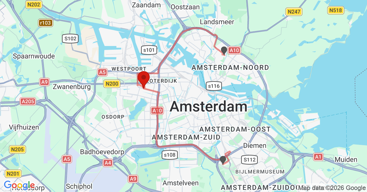 Kaart van het incident in Amsterdam met de aanrijroutes van de gealarmeerde eenheden