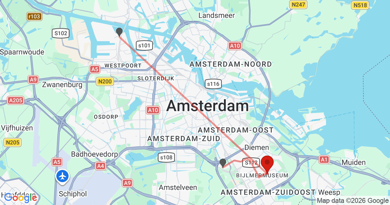 Kaart van het incident in Amsterdam met de aanrijroutes van de gealarmeerde eenheden