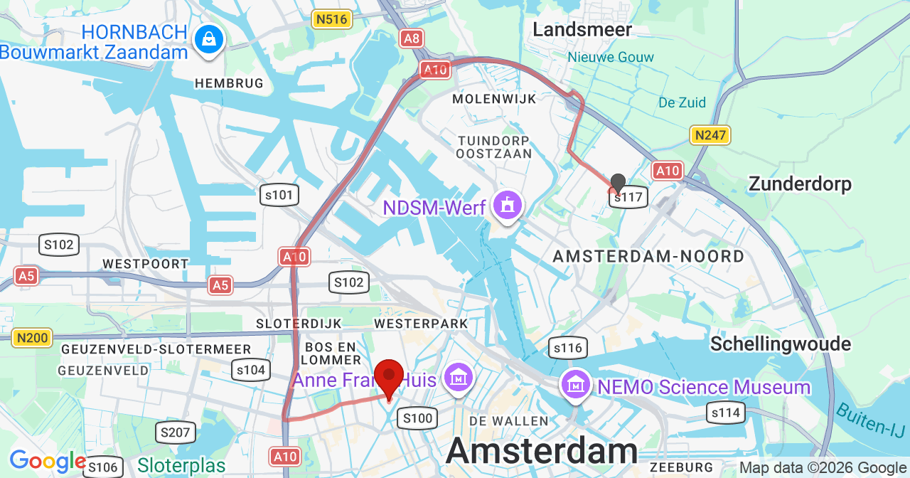 Kaart van het incident in Amsterdam met de aanrijroutes van de gealarmeerde eenheden