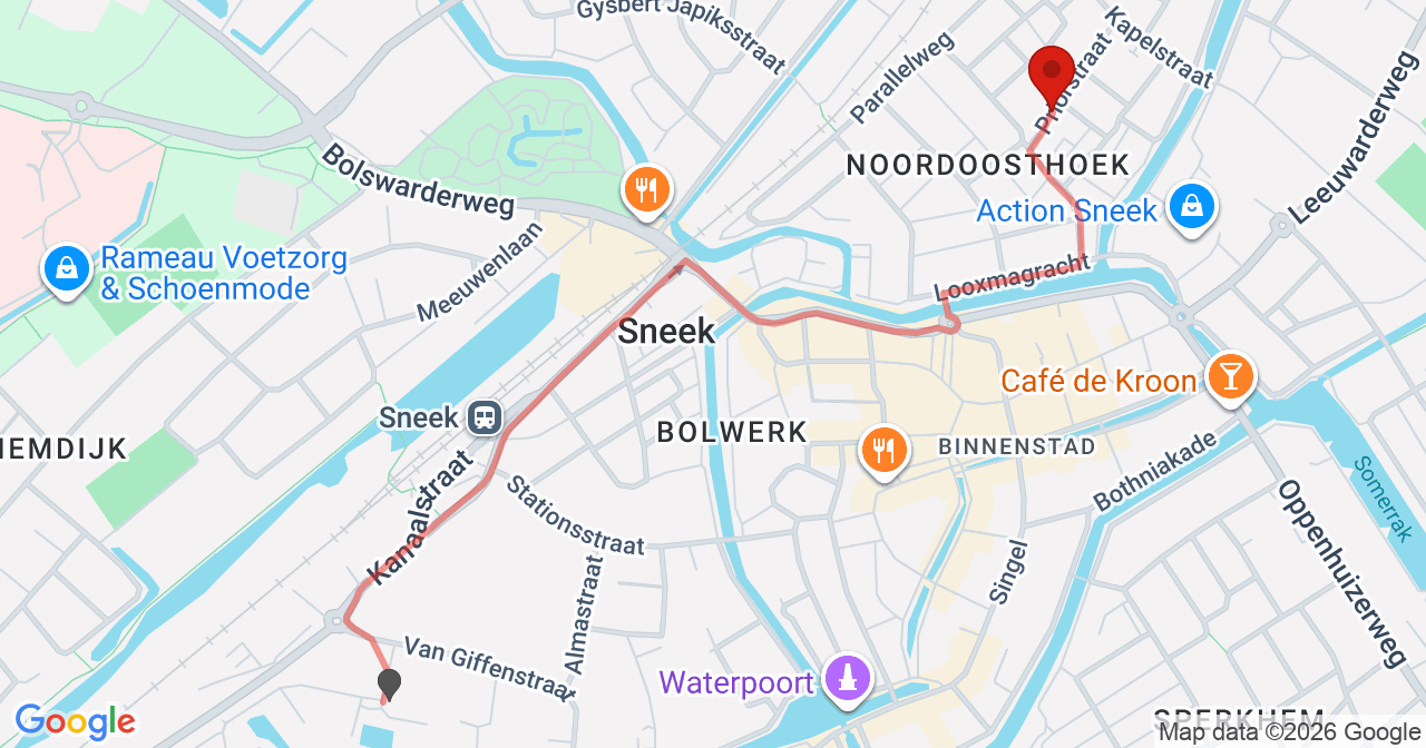 Kaart van het incident in Sneek met de aanrijroutes van de gealarmeerde eenheden