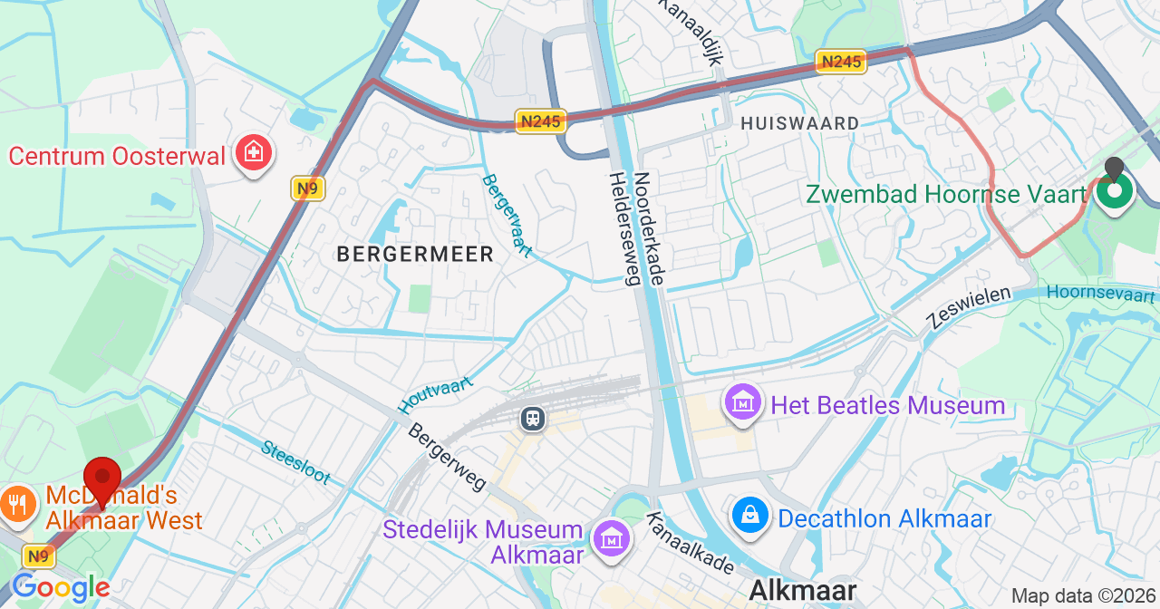 Kaart van het incident in Alkmaar met de aanrijroutes van de gealarmeerde eenheden
