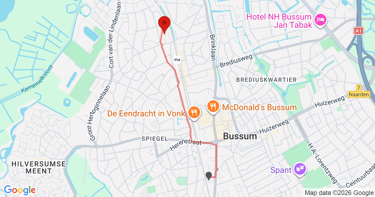 Kaart van het incident in Naarden met de aanrijroutes van de gealarmeerde eenheden