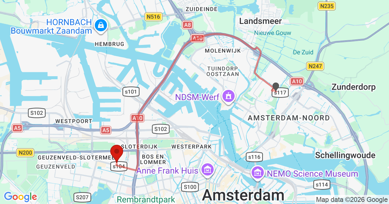 Kaart van het incident in Amsterdam met de aanrijroutes van de gealarmeerde eenheden