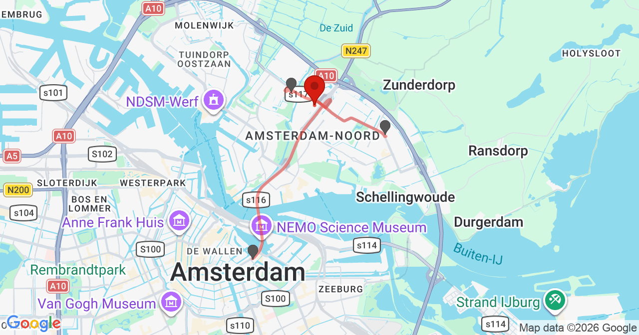Kaart van het incident in Amsterdam met de aanrijroutes van de gealarmeerde eenheden