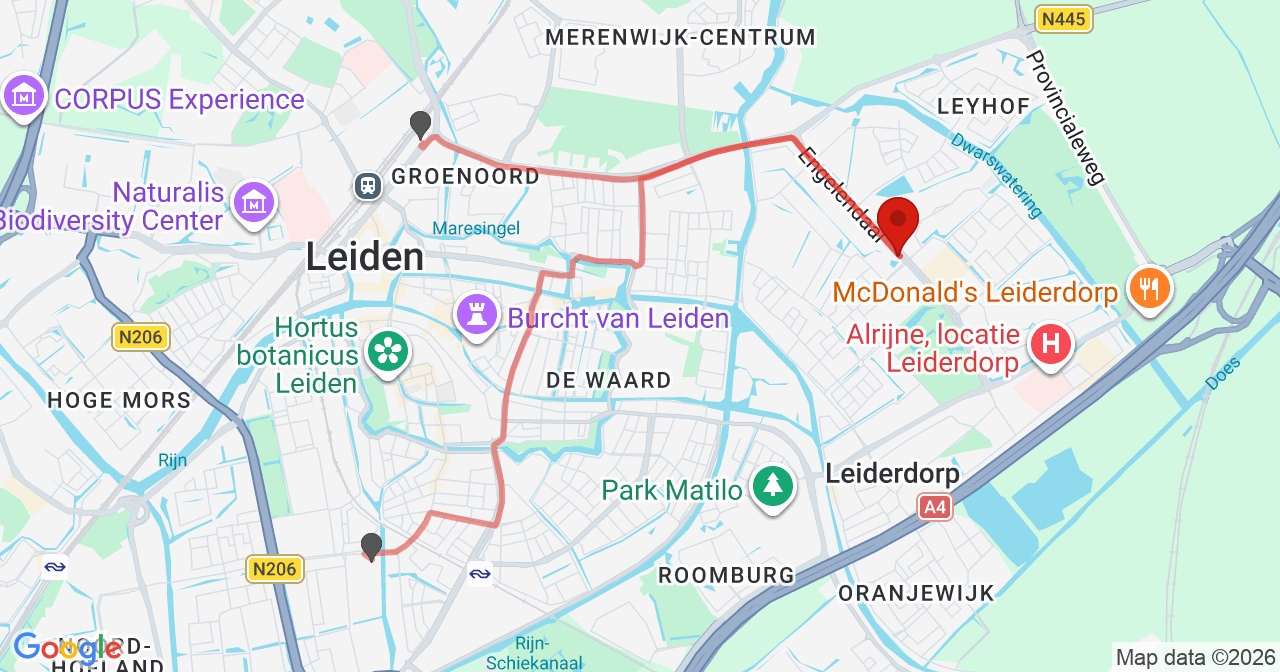 Kaart van het incident in Leiderdorp met de aanrijroutes van de gealarmeerde eenheden
