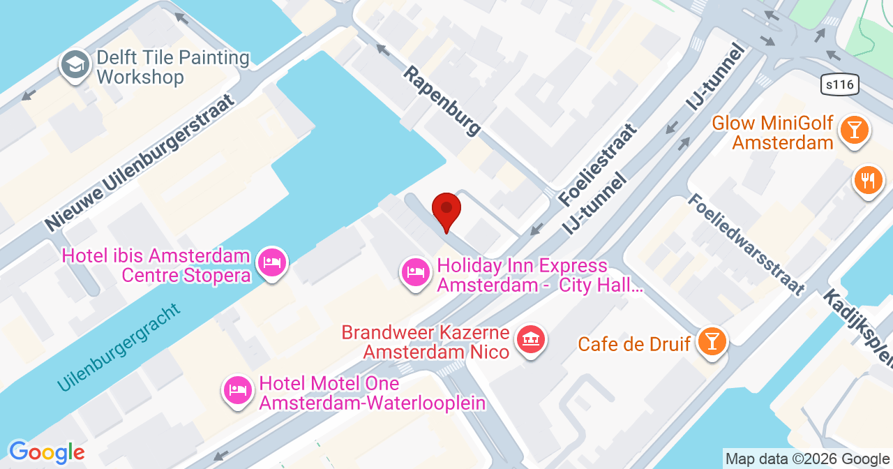 Kaart van het incident in Amsterdam met de aanrijroutes van de gealarmeerde eenheden