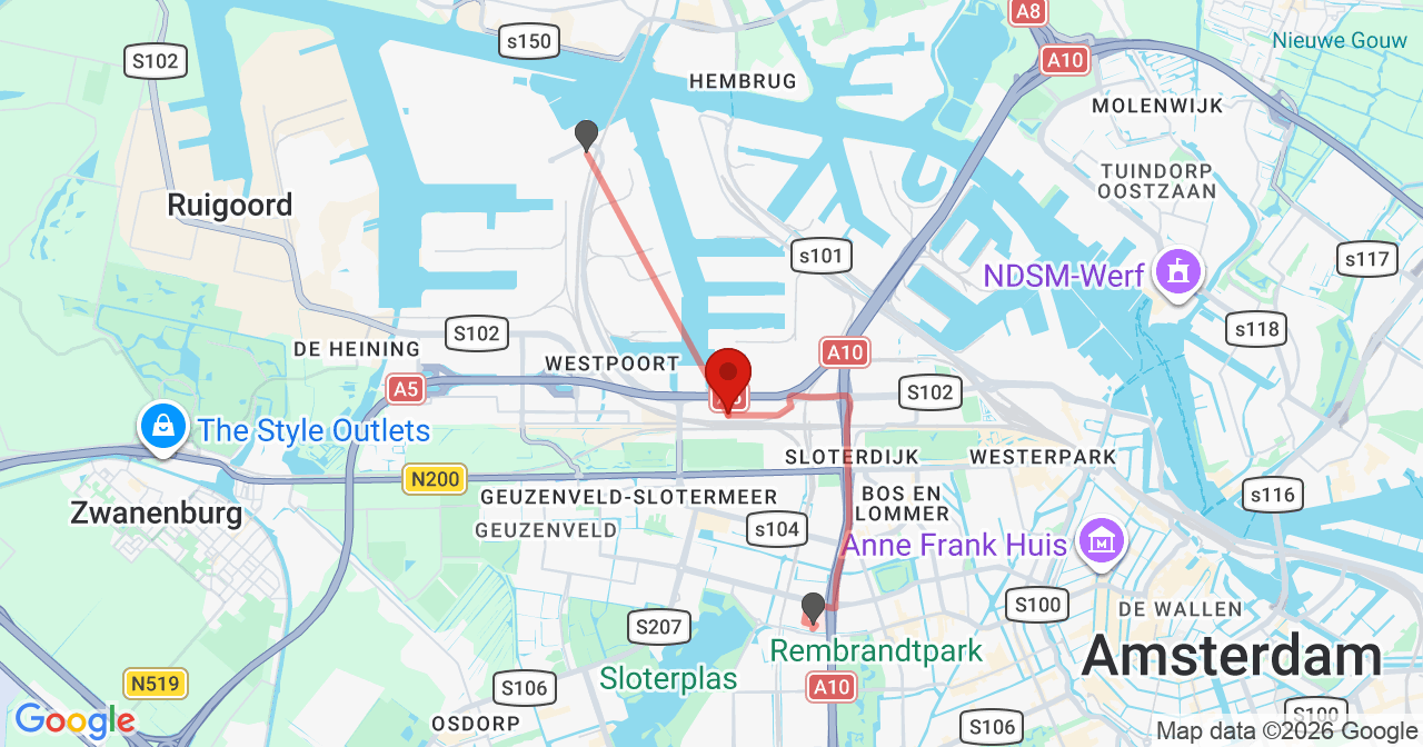 Kaart van het incident in Amsterdam met de aanrijroutes van de gealarmeerde eenheden