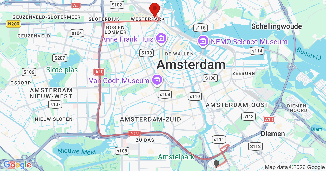 Kaart van het incident in Amsterdam met de aanrijroutes van de gealarmeerde eenheden