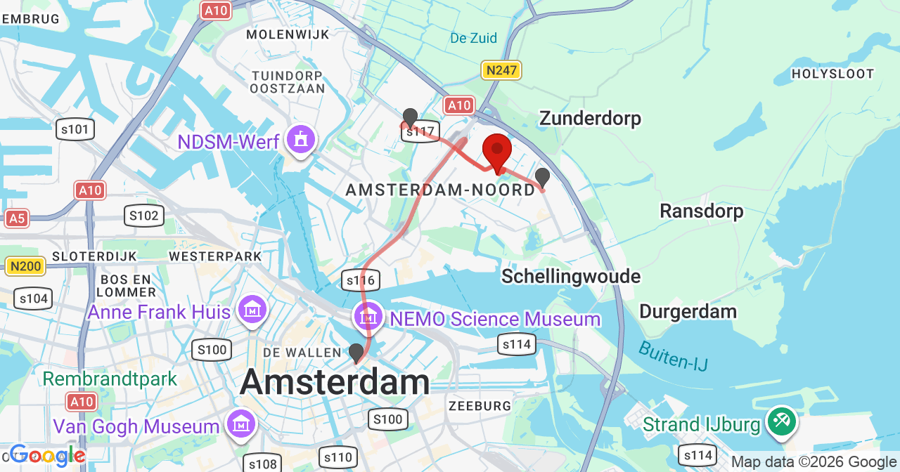 Kaart van het incident in Amsterdam met de aanrijroutes van de gealarmeerde eenheden