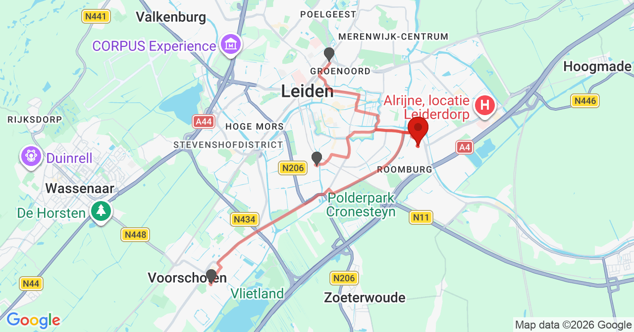 Kaart van het incident in Leiden met de aanrijroutes van de gealarmeerde eenheden