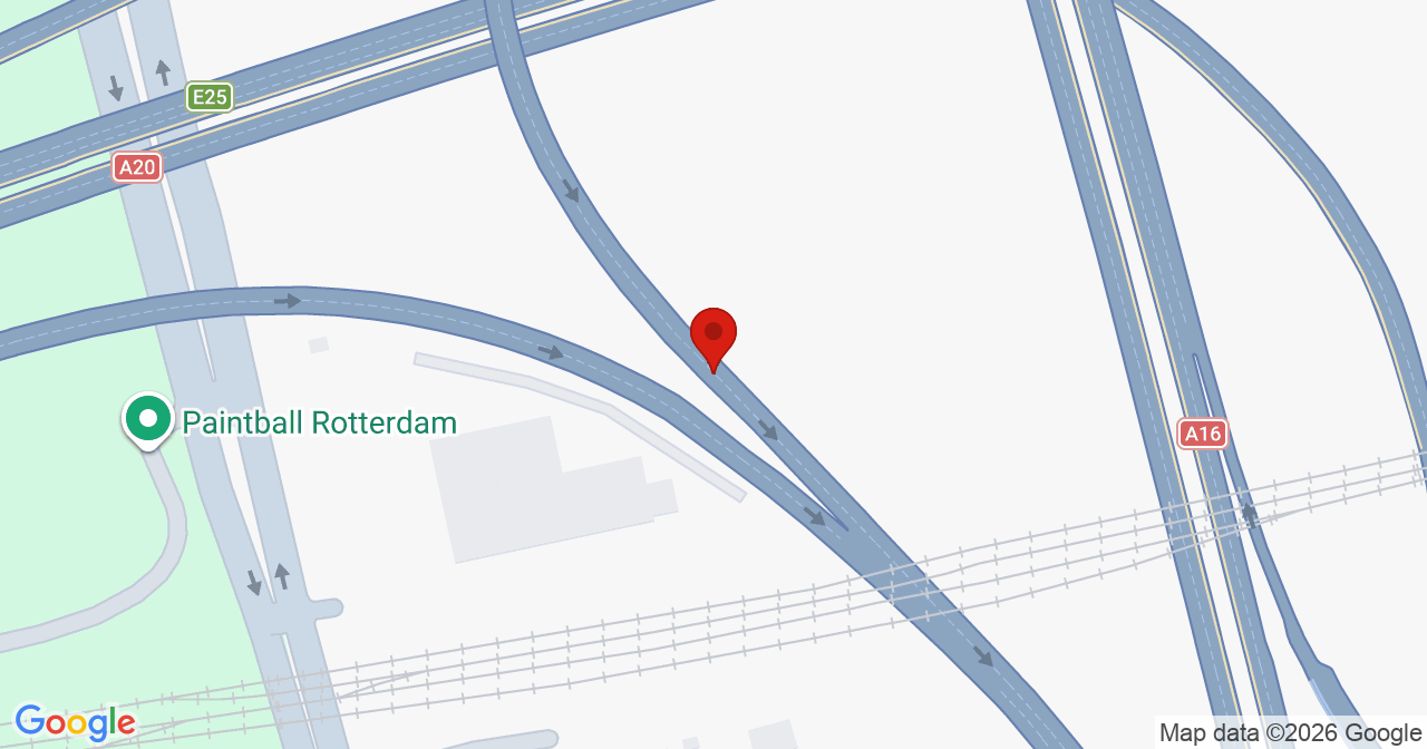 Kaart van het incident in Rotterdam met de aanrijroutes van de gealarmeerde eenheden