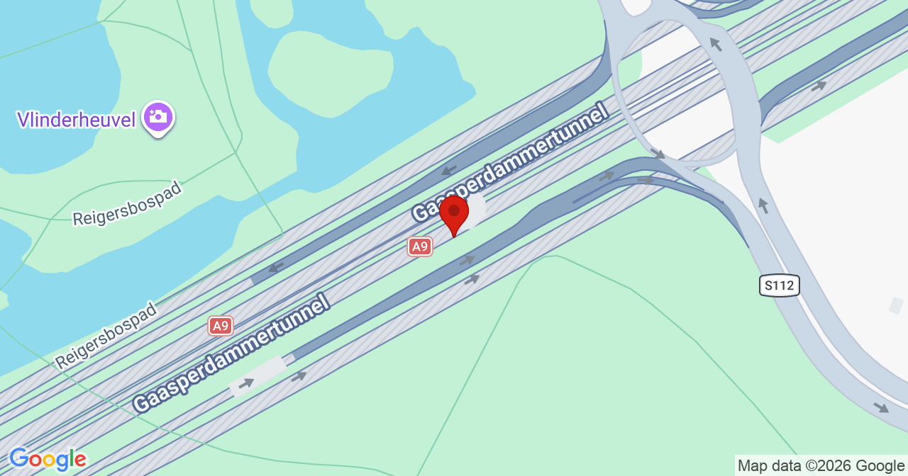 Kaart van het incident in Amsterdam met de aanrijroutes van de gealarmeerde eenheden