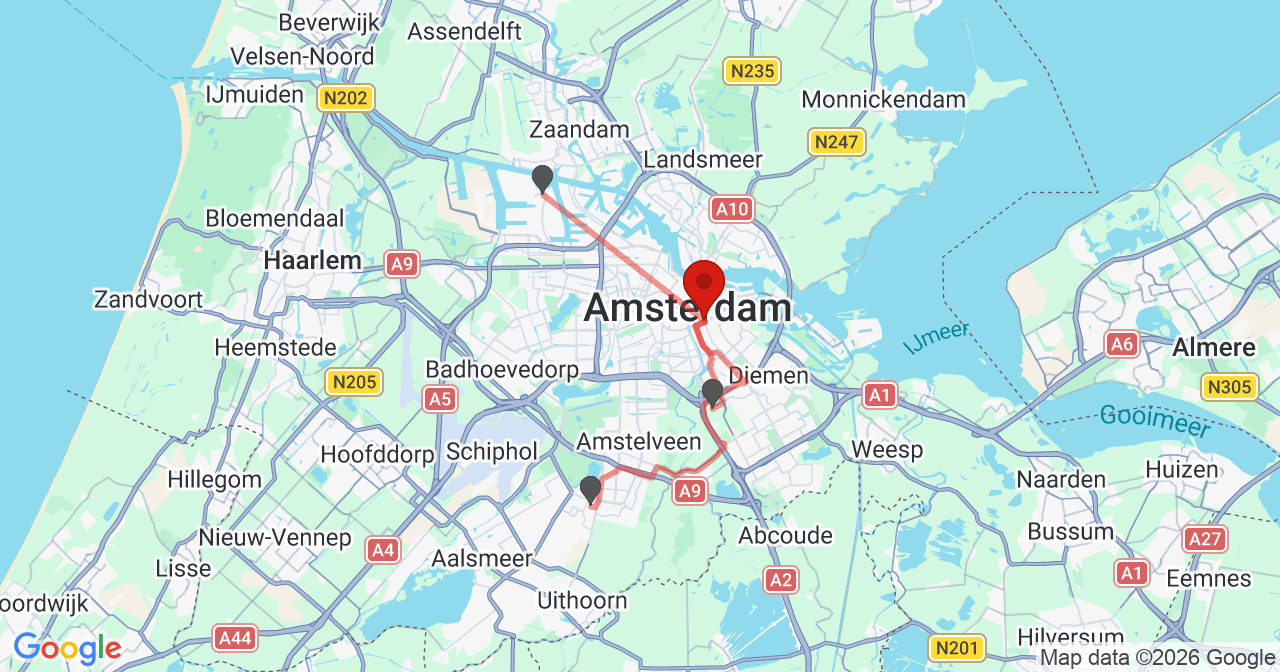 Kaart van het incident in Amsterdam met de aanrijroutes van de gealarmeerde eenheden