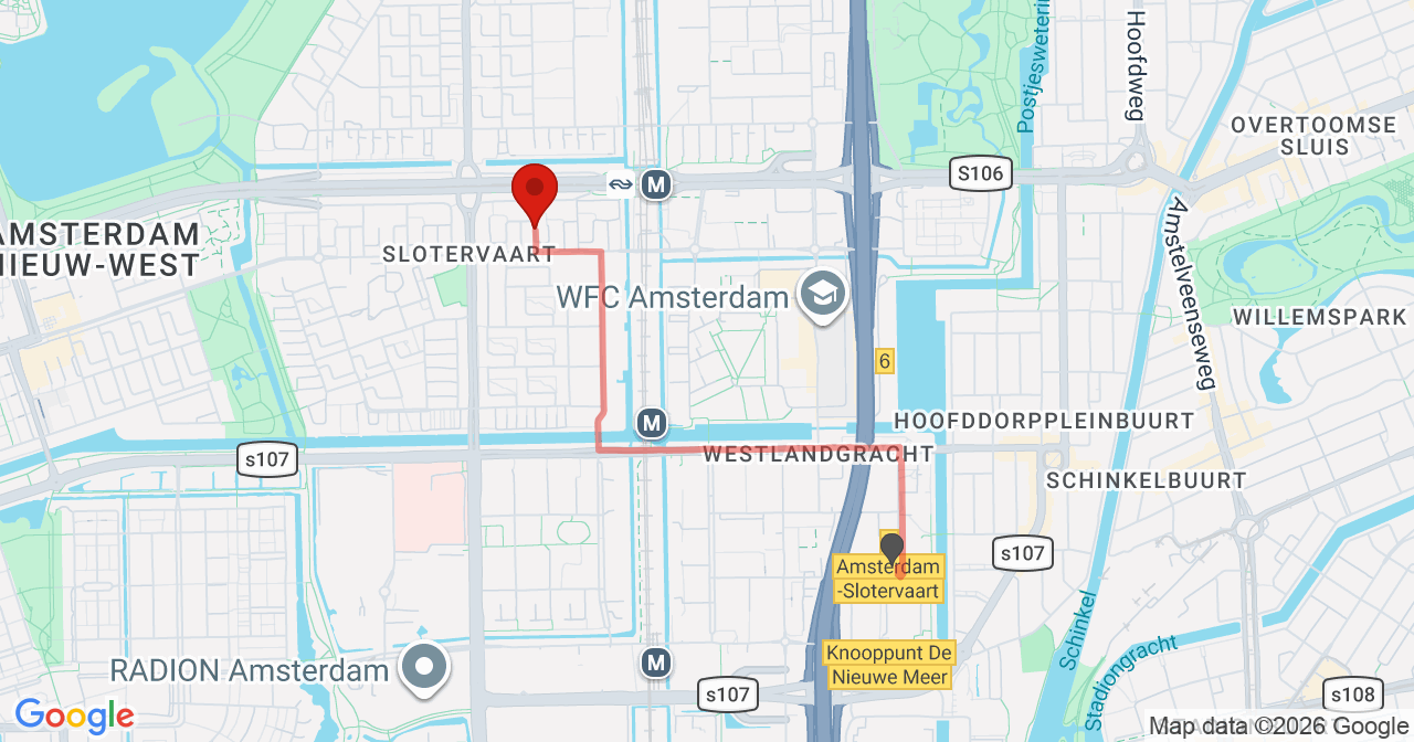 Kaart van het incident in Amsterdam met de aanrijroutes van de gealarmeerde eenheden