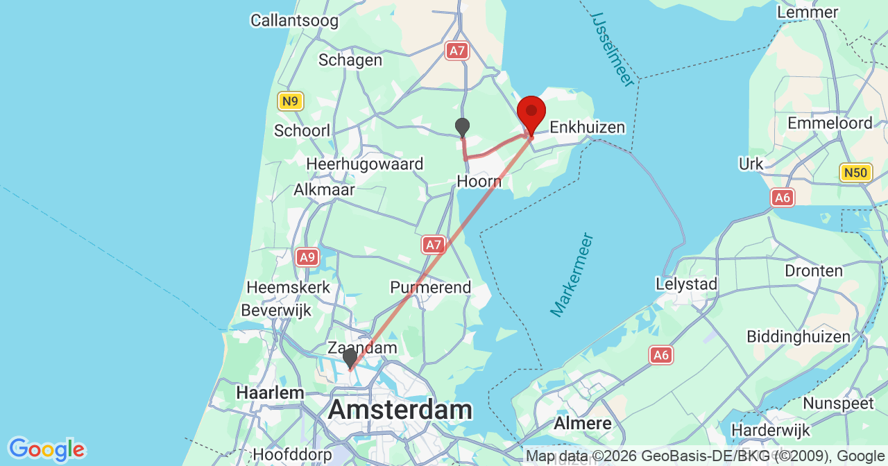 Kaart van het incident in Hoogkarspel met de aanrijroutes van de gealarmeerde eenheden