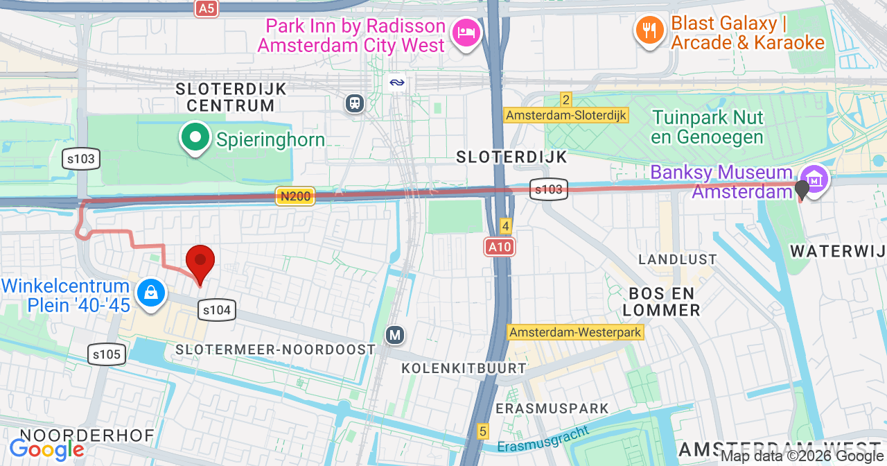 Kaart van het incident in Amsterdam met de aanrijroutes van de gealarmeerde eenheden