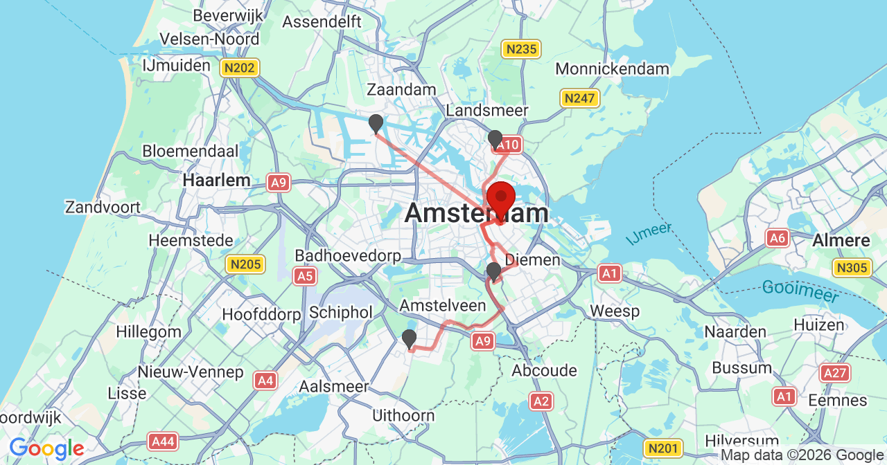 Kaart van het incident in Amsterdam met de aanrijroutes van de gealarmeerde eenheden