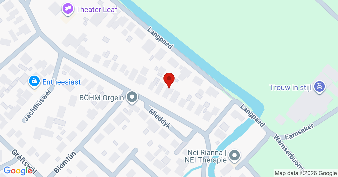Kaart van het incident in Menaam met de aanrijroutes van de gealarmeerde eenheden