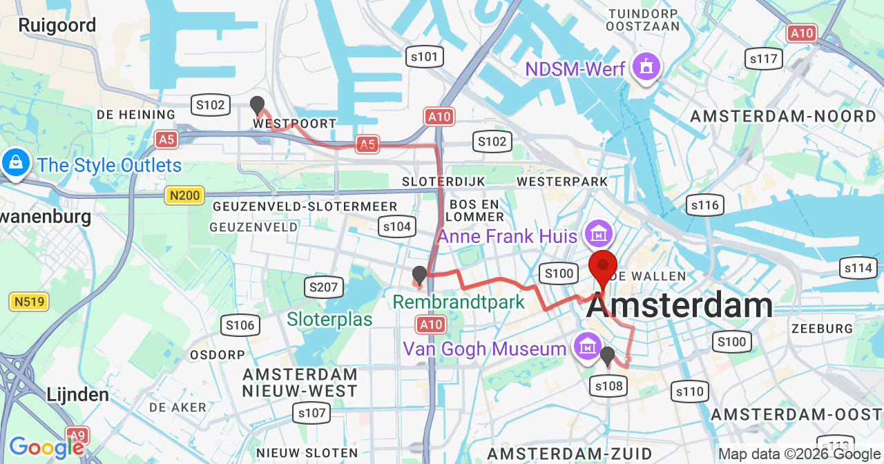 Kaart van het incident in Amsterdam met de aanrijroutes van de gealarmeerde eenheden