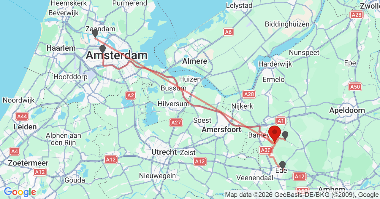 Kaart van het incident in Lunteren met de aanrijroutes van de gealarmeerde eenheden
