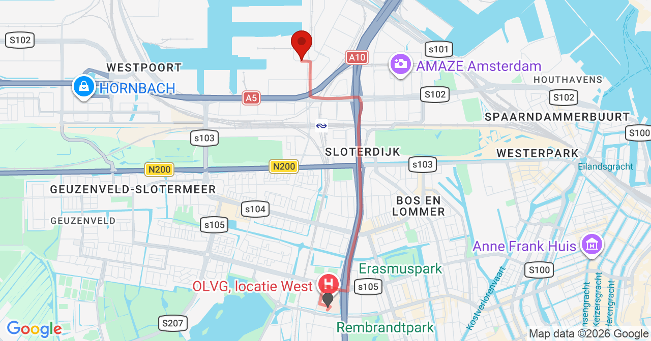 Kaart van het incident in Amsterdam met de aanrijroutes van de gealarmeerde eenheden