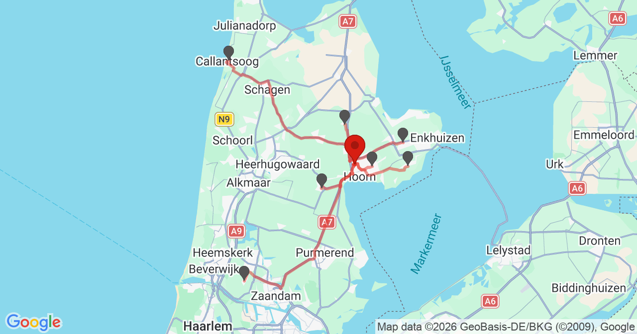 Kaart van het incident in Zwaag met de aanrijroutes van de gealarmeerde eenheden