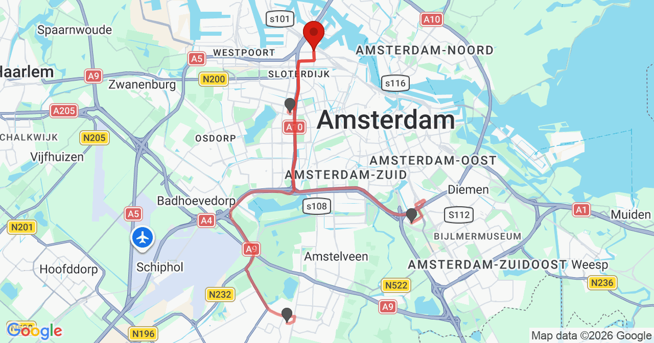 Kaart van het incident in Amsterdam met de aanrijroutes van de gealarmeerde eenheden