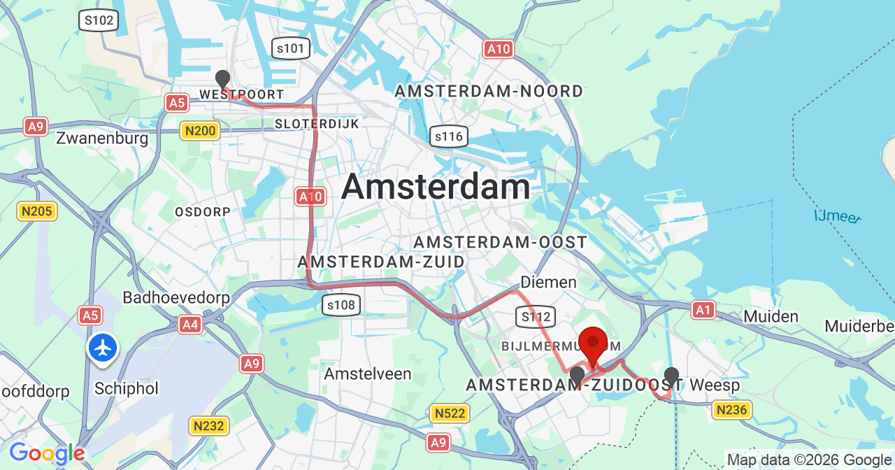 Kaart van het incident in Amsterdam met de aanrijroutes van de gealarmeerde eenheden