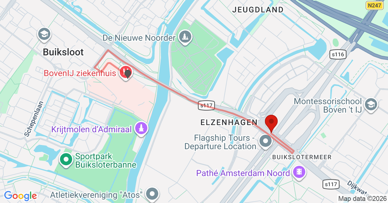 Kaart van het incident in Amsterdam met de aanrijroutes van de gealarmeerde eenheden
