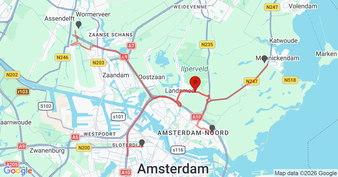 Kaart van het incident in Landsmeer met de aanrijroutes van de gealarmeerde eenheden