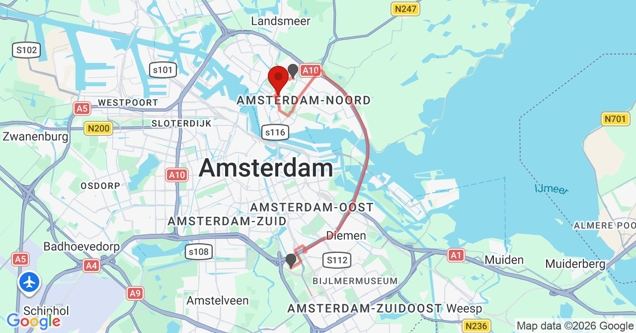 Kaart van het incident in Amsterdam met de aanrijroutes van de gealarmeerde eenheden