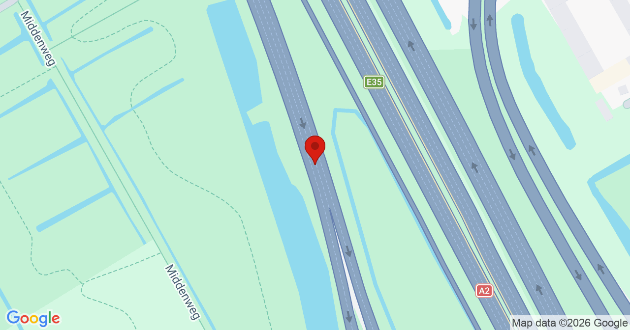 Kaart van het incident in Ouderkerk aan de Amstel met de aanrijroutes van de gealarmeerde eenheden