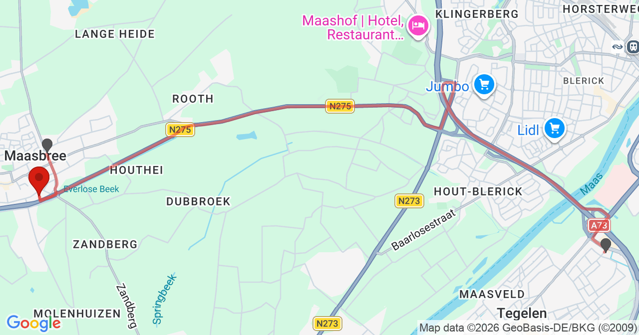 Kaart van het incident in Maasbree met de aanrijroutes van de gealarmeerde eenheden