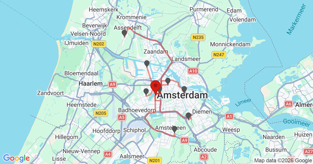 Kaart van het incident in Amsterdam met de aanrijroutes van de gealarmeerde eenheden