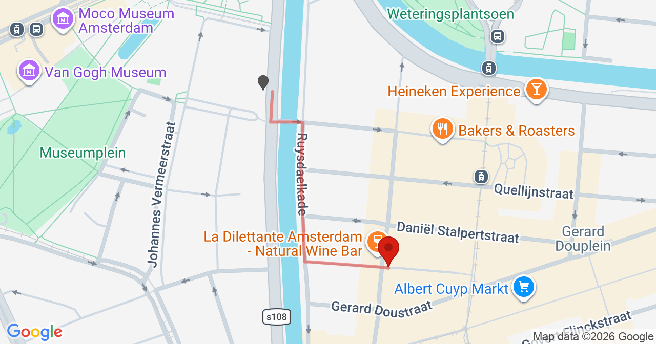 Kaart van het incident in Amsterdam met de aanrijroutes van de gealarmeerde eenheden