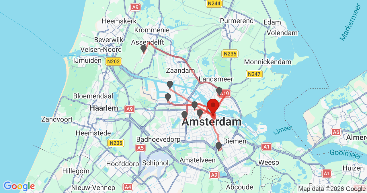 Kaart van het incident in Amsterdam met de aanrijroutes van de gealarmeerde eenheden