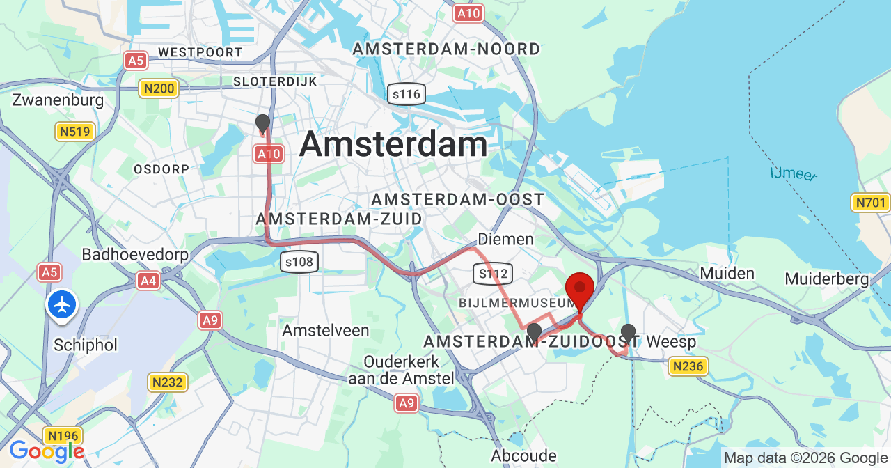 Kaart van het incident in Amsterdam met de aanrijroutes van de gealarmeerde eenheden