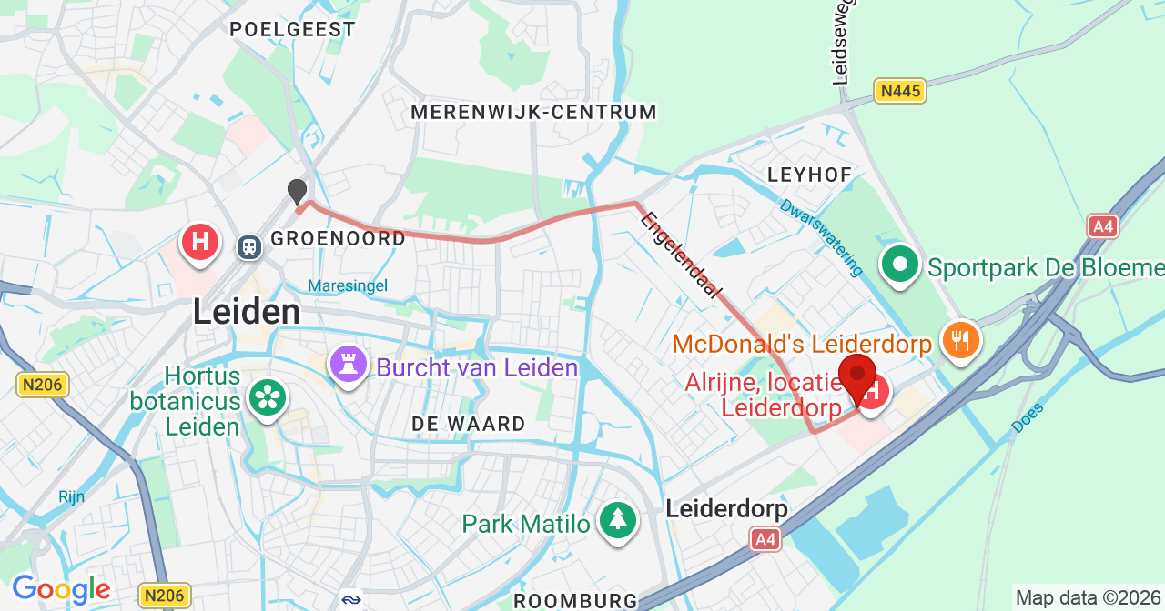 Kaart van het incident in Leiderdorp met de aanrijroutes van de gealarmeerde eenheden